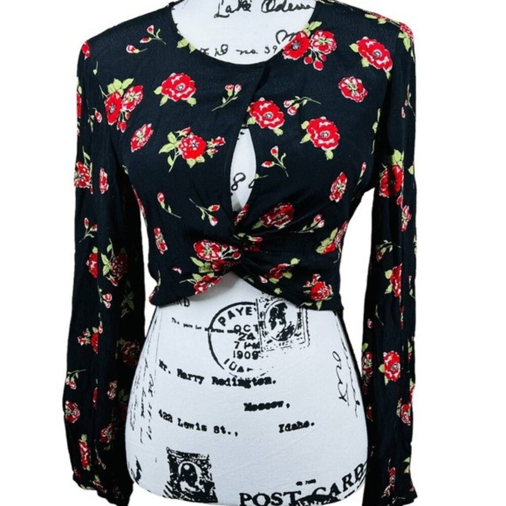 Zara women top crop top black Red floral long sleeve with front opening size S